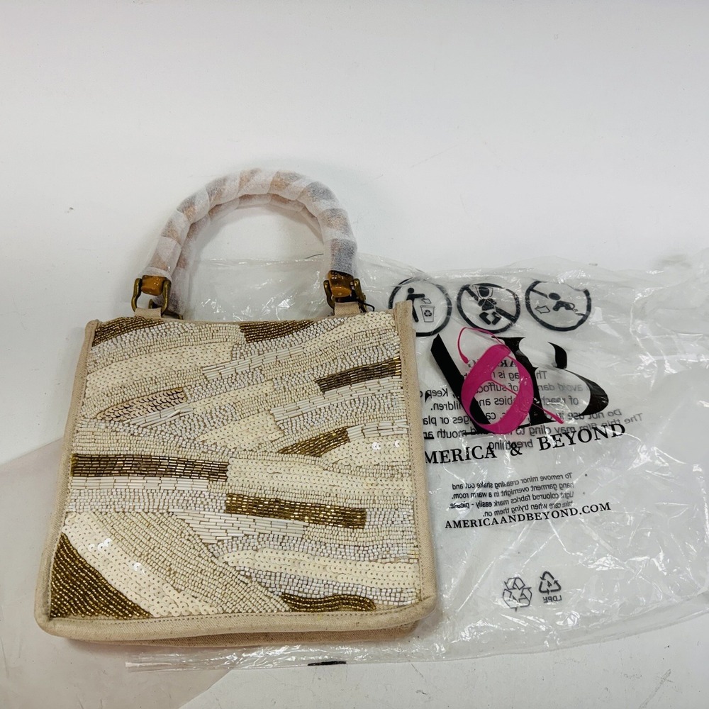 America and Beyond WINTER WHITE BAG